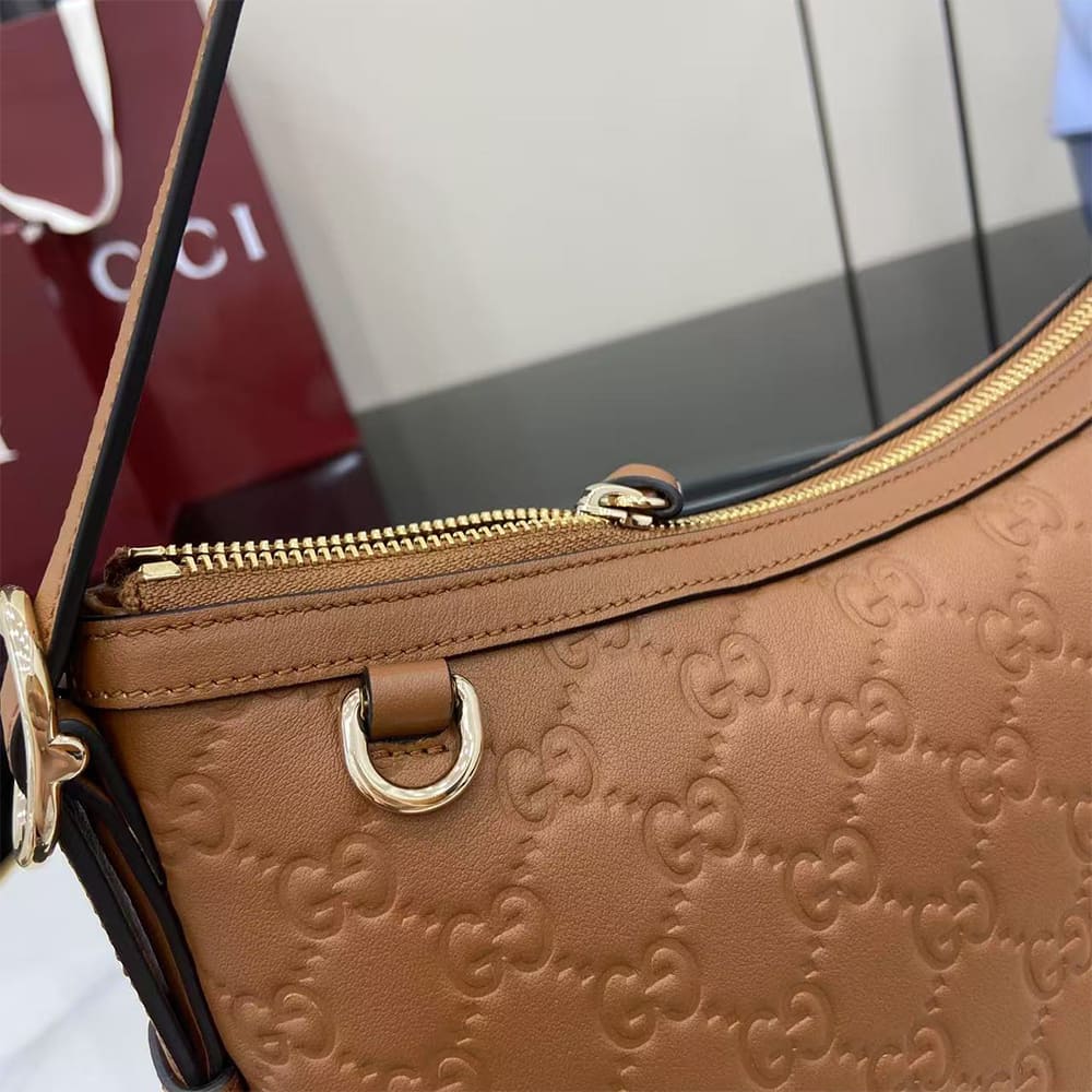 GG Emblem medium shoulder bag