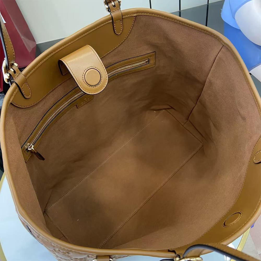 GG Emblem large tote bag