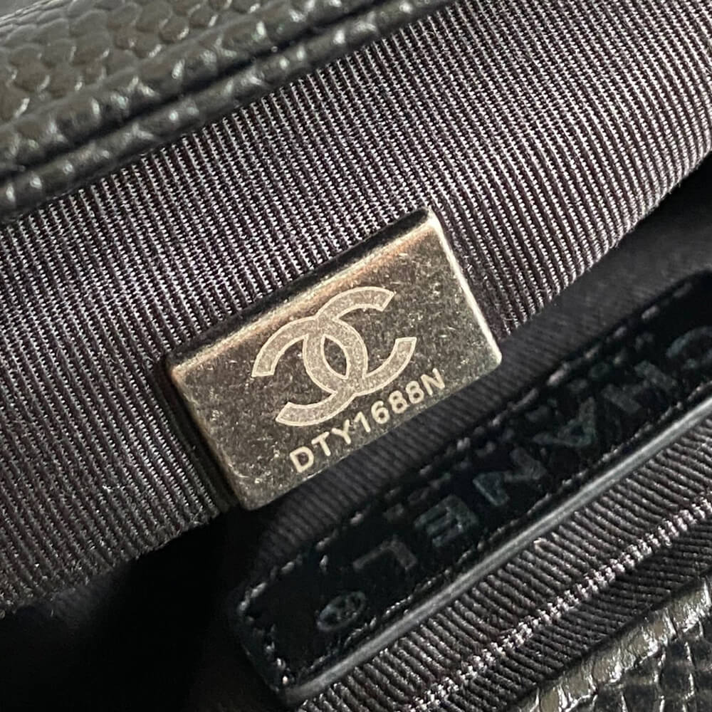 BOY CHANEL HANDBAG(TAX-FREE GRADE)
